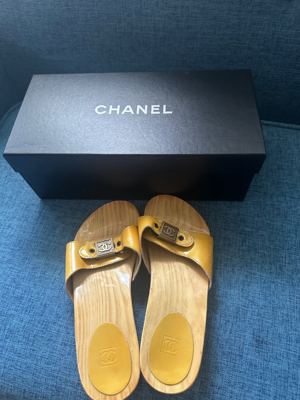CHANEL Mustard Yellow Leather Slide Sandals with Wood-Effect Footbed - Picture 6 of 6